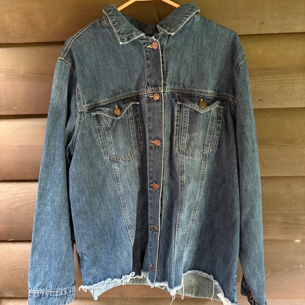 Forever 21 Plus Blue Denim Trucker Jacket Raw Hem 2X 100% Cotton Distressed